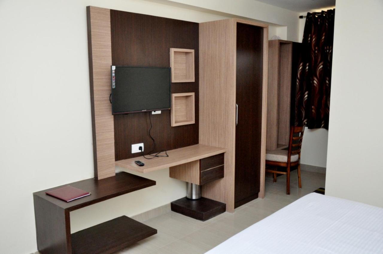 Hotel Radiance Gválijar Kültér fotó