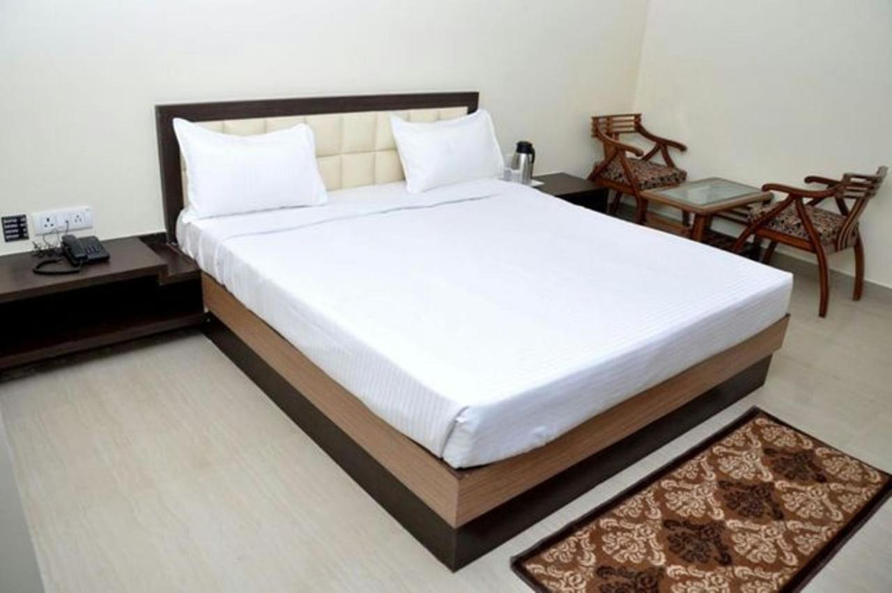 Hotel Radiance Gválijar Kültér fotó